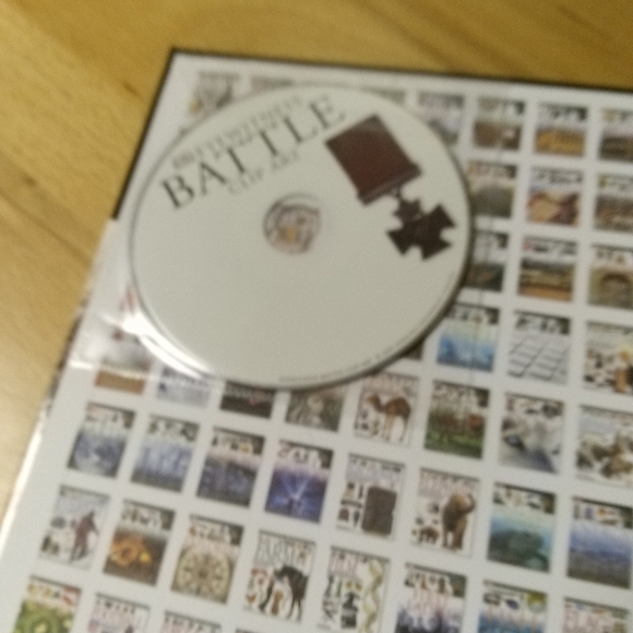 Battle Dorling Kindersley Eyewitness Book with Clip-Art CD Military War History - Picture 3 of 3